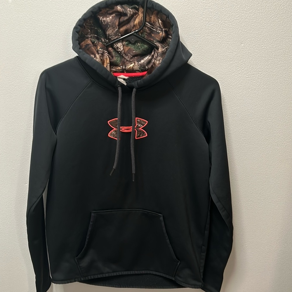Women’s under armour sweatshirt